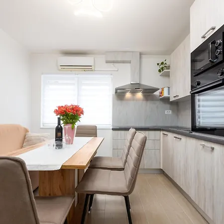 Apartment Any - 3 Bedrooms, Free Wifi, Old Town *