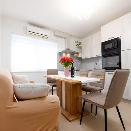Any - 3 Bedrooms, Free Wifi, Old Town Apartment *