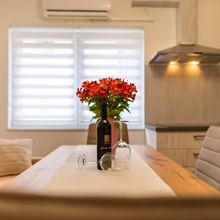 Any - 3 Bedrooms, Free Wifi, Old Town Apartment Zadar